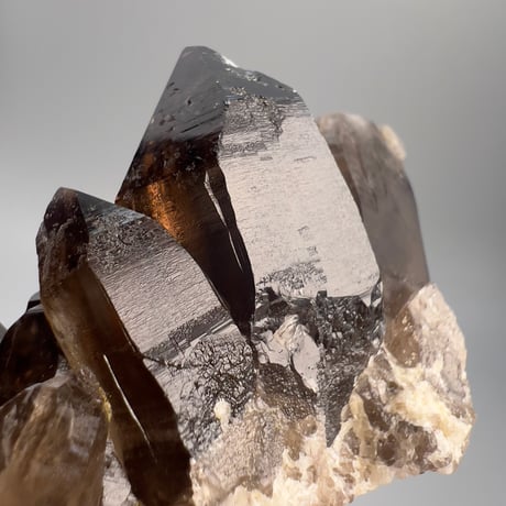 【ガウリシャンカール産】天然ヒマラヤスモーキークォーツクラスター GauriShankar Himalayan Smoky Quartz Cluster