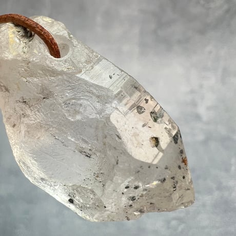 【カイラス産】天然ヒマラヤ水晶革紐付きペンダント/Kailash Himalayan Quartz Pendant