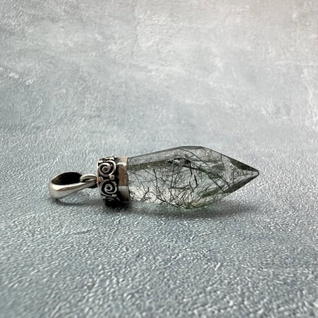 【ガネッシュヒマール産】アクチノライトイン天然ヒマラヤ水晶ペンダントトップ④/Ganesh Himal Actinorite in Himalayan Quartz Pendant Top