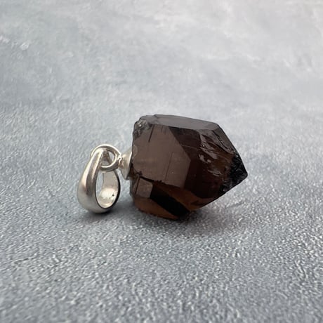 【ガウリシャンカール産】天然ヒマラヤスモーキークォーツ バチカン付きペンダントトップ②/Gaurishankar Himalayan Smoky Silver925 pendant top