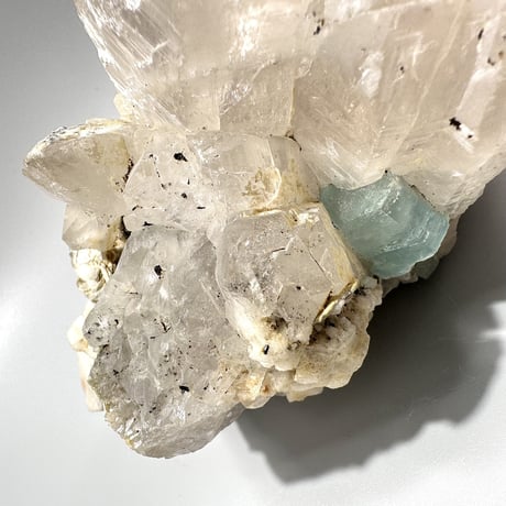 ネパール産アクアマリンイン天然ヒマラヤ水晶/Nepal Aquamarine in Himalayan Quartz Cluster