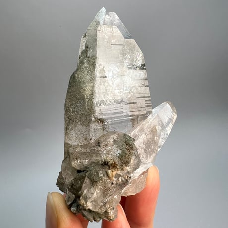 大特価【ガネッシュヒマール産】クローライトイン天然ヒマラヤ水晶/Ganesh Himal Chlorite in Himalayan Quartz