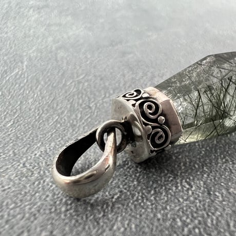 【ガネッシュヒマール産】アクチノライトイン天然ヒマラヤ水晶ペンダントトップ④/Ganesh Himal Actinorite in Himalayan Quartz Pendant Top
