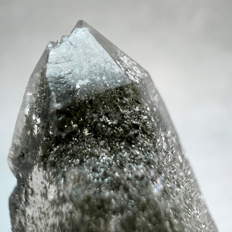 【ガネッシュヒマール産】クローライトイン天然ヒマラヤ水晶ポイント/Ganesh Himal Chlorite in Himalayan Quartz Point