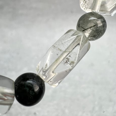 【デザインブレスレット】カイラス産×ガネッシュヒマール産アクチノライトビーズ/Kailash×Ganesh Himal Actinolite in Himalayan Quartz