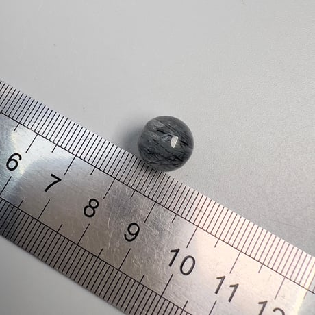 【ガネッシュヒマール産】11mm"手磨き加工"アクチノライトイン天然ヒマラヤ水晶ビーズ/Ganesh Himal Actinolite in Himalayan Quartz Round Beads