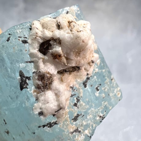 ネパール産【ヒマラヤアクアマリン】原石/Nepal Himalayan Aquamarine