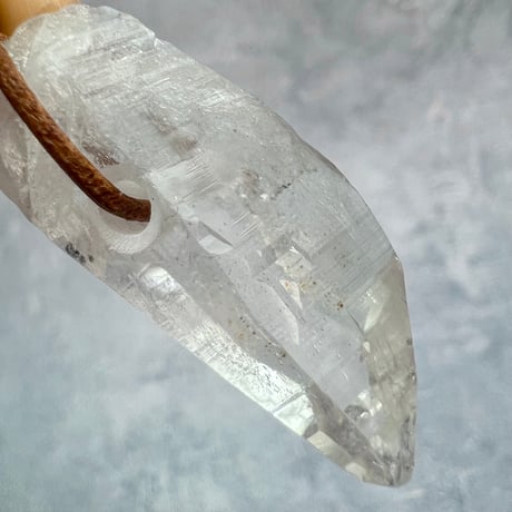 【カイラス産】天然ヒマラヤ水晶革紐付きペンダント⑧/Kailash Himalayan Quartz Pendant