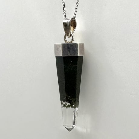 【ガネッシュヒマール産】天然クローライトインヒマラヤ水晶ペンダントトップ/Ganesh Himal Chlorite in Himalayan Quartz Pendant Top