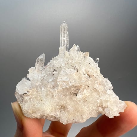 マカルー産天然ヒマラヤ水晶クラスター/Makalu  Himalayan Quartz Cluster