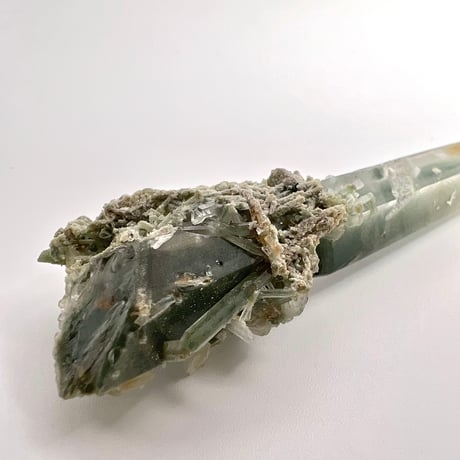 マダガスカル産クローライトインクォーツ/Madagascar Chlorite in Quartz