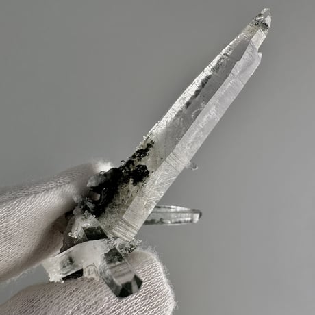 【ガネッシュヒマール産】アクチノライト&クローライトイン天然ヒマラヤ水晶ミニポイント"OO"/Ganesh Himal Actinolite&Chlorite in Himalayan