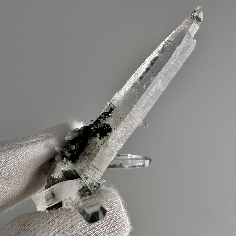 ガネッシュヒマール産 アクチノライト&クローライトイン天然