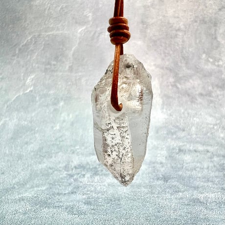 【カイラス産】天然ヒマラヤ水晶革紐付きペンダント④/Kailash Himalayan Quartz Pendant