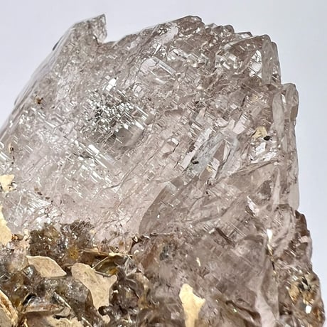 【ガネッシュヒマール産】バイオタイト&フックサイト入り天然ヒマラヤ水晶/Ganesh Himal Biotite&Fuchsite in Himalayan Quartz