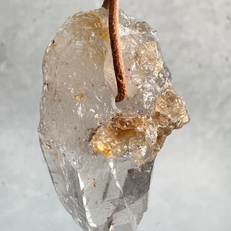 ライモナイトインガネーシュヒマール ガネッシュヒマール産】リモナイトイン天然ヒマラヤ水晶ペンダント①