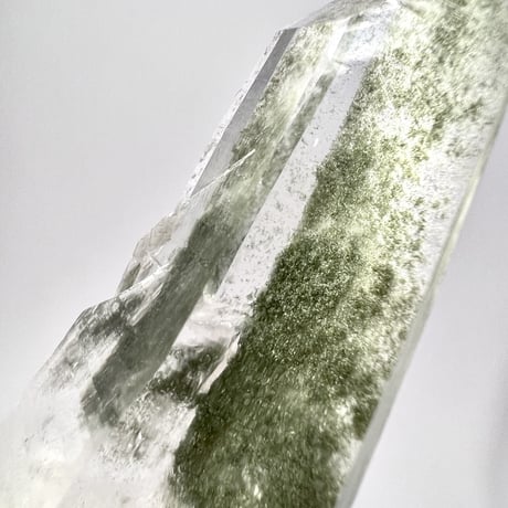 【ガネッシュヒマール産】クローライトイン天然ヒマラヤ水晶ナチュラルポイント③ Ganesh Himal Chlorite in Himalayan Quartz Natural Point