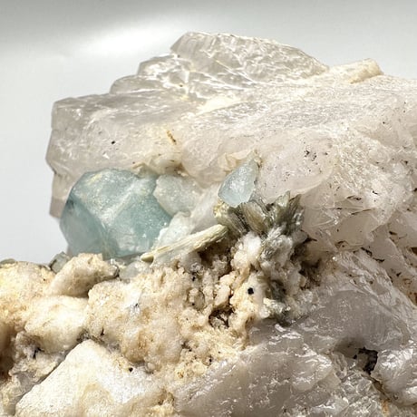 ネパール産アクアマリンイン天然ヒマラヤ水晶/Nepal Aquamarine in Himalayan Quartz Cluster