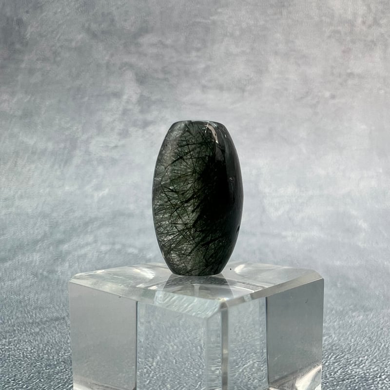 ガネッシュヒマール産】アクチノライトイン天然ヒマラヤ水晶 樽型