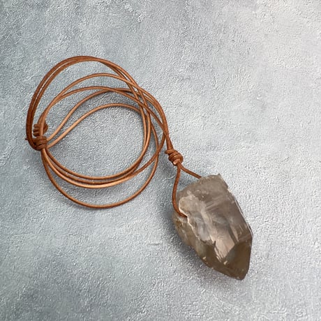 【ガウリシャンカール産】天然ヒマラヤスモーキークォーツ革紐ペンダント③/GauriShankar Himalayan Smoky Quartz Pendant