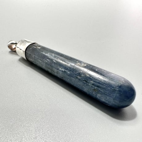 ネパール産ヒマラヤカイヤナイト "手磨き加工"ペンダントトップ 2️⃣ NEPAL Himalayan Kyanite Pendant Top