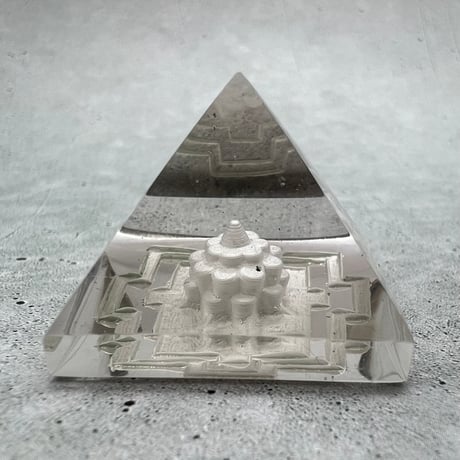 【ガネッシュヒマール産】天然ヒマラヤ水晶ピラミッド"シュリヤントラ"/Ganesh Himal Himalayan Quartz Pyramid " Shri Yantra"