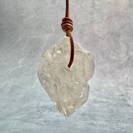 カイラス産】天然ヒマラヤ水晶革紐付きペンダント②/Kailash Himalayan Quartz Pendant