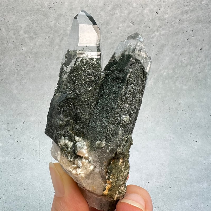 ガネッシュヒマール産】クローライトイン天然ヒマラヤ水晶