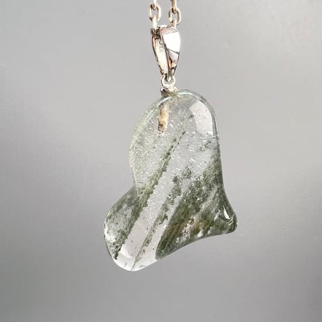 【ガネッシュヒマール産】クローライトインヒマラヤ水晶"ハート型ペンダントトップ"/Ganesh Himal Chlorite in "Heat Pendant Top"