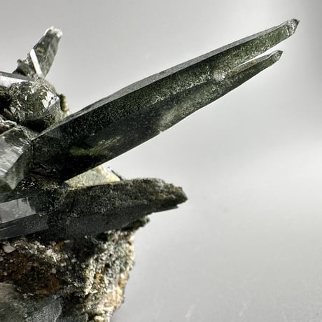 ガネッシュヒマール産クローライト&リモナイト入り天然ヒマラヤ水晶 クラスター③ Ganesh Himal  Chlorite&Limonite in Himalayan Quartz Cluster