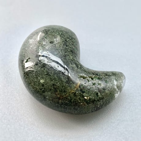 Mt.Fuji浄化🗻【ガネッシュヒマール産】クローライトインヒマラヤ水晶"手磨き加工"勾玉ビーズ/Ganesh Himal Chlorite in Himalayan Quartz Magatama