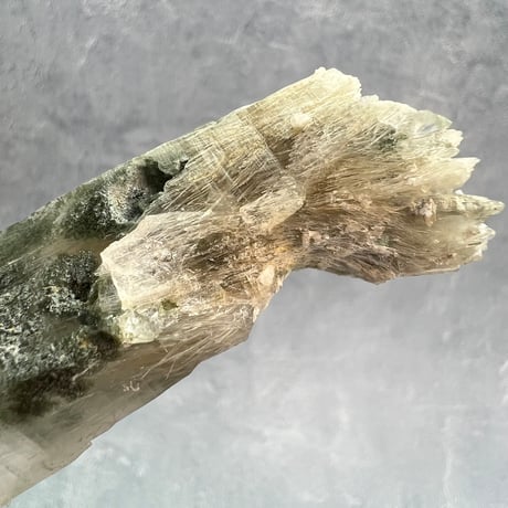 【ガネッシュヒマール産】クローライト&アクチノライトイン天然ヒマラヤ水晶/Ganesh Himal Chlorite&Actinorite in Himalayan Quartz