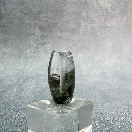 【ガネッシュヒマール産】クローライトイン天然ヒマラヤ水晶 樽型ビーズ⑯/Ganesh Himal Chlorite in Himalayan Quartz barrel beads
