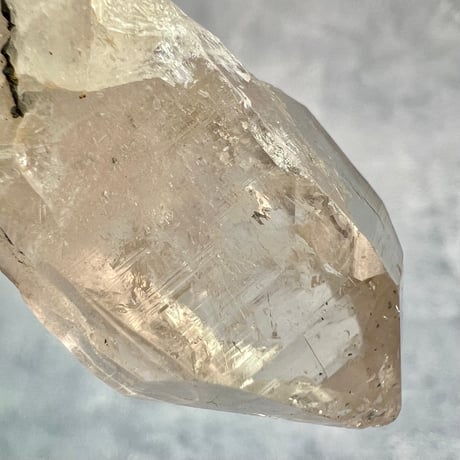 【カイラス産】天然ヒマラヤ水晶革紐付きペンダント/Kailash Himalayan Quartz Pendant