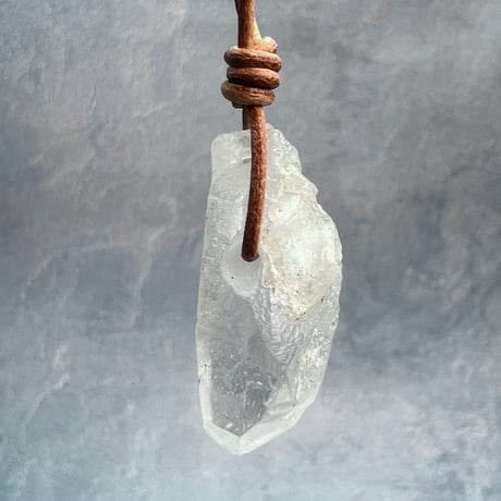 【カイラス産】天然ヒマラヤ水晶革紐付きペンダント⑦/Kailash Himalayan Quartz Pendant