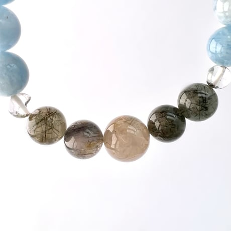 アクアマリン+ガネッシュヒマール産アクチノライト&クローライトインヒマラヤ水晶デザインブレスレット/Aquamarine+Ganesh Himal Actinolite&Chlorite in