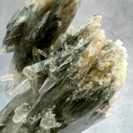 【ガネッシュヒマール産】アクチノライト&クローライトイン天然ヒマラヤ水晶/Ganesh Himal Actinorite&Chloritet in Himalayan Quartz