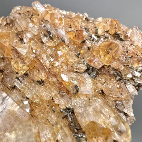 【ガネッシュヒマール産】リモナイトインヒマラヤ水晶クラスター/ Ganesh Himal Limonite in Himalayan Quartz Cluster