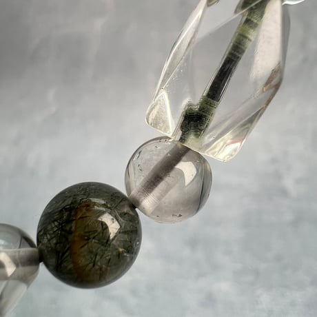 【デザインブレスレット】カイラス産×ガネッシュヒマール産ヒマラヤ水晶ビーズ/Kailash×Ganesh Himal Actinolite in Himalayan Quartz