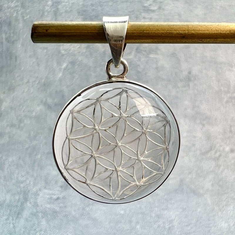 専用ページ ☆ガネーシュヒマール産水晶原石にフラワーオブライフ紋様