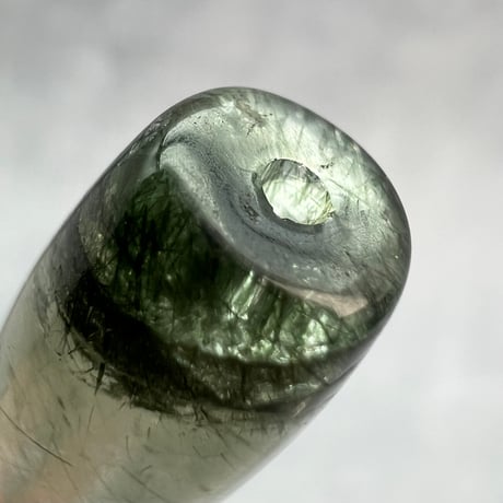 【ガネッシュヒマール産】アクチノライト&クローライトイン天然ヒマラヤ水晶 樽型ビーズ⑭/Ganesh Himal Actinolite&Chlorite in barrel beads
