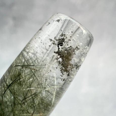 【ガネッシュヒマール産】アクチノライトイン天然ヒマラヤ水晶 樽型ビーズ⑪/Ganesh Himal Actinolite in Himalayan Quartz barrel beads