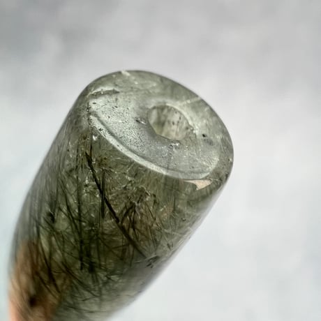 【ガネッシュヒマール産】アクチノライトイン天然ヒマラヤ水晶 樽型ビーズ⑪/Ganesh Himal Actinolite in Himalayan Quartz barrel beads