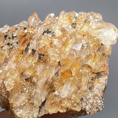 【ガネッシュヒマール産】リモナイトインヒマラヤ水晶クラスター/ Ganesh Himal Limonite in Himalayan Quartz Cluster