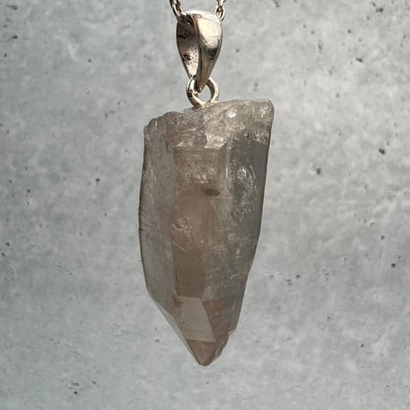 【ガウリシャンカール産】天然ヒマラヤスモーキークォーツ バチカン付きペンダントトップ①/Gaurishankar Himalayan Smoky Silver925 pendant top