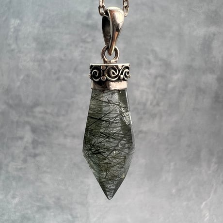 【ガネッシュヒマール産】アクチノライトイン天然ヒマラヤ水晶ペンダントトップ④/Ganesh Himal Actinorite in Himalayan Quartz Pendant Top