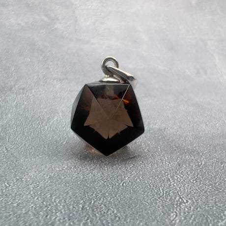 【ガウリシャンカール産】天然ヒマラヤ水晶"手磨き加工"イコサヘドロン"ペンダントトップ①/GauriShankar Himalayan Quartz "Icosahedron"Pendant Top