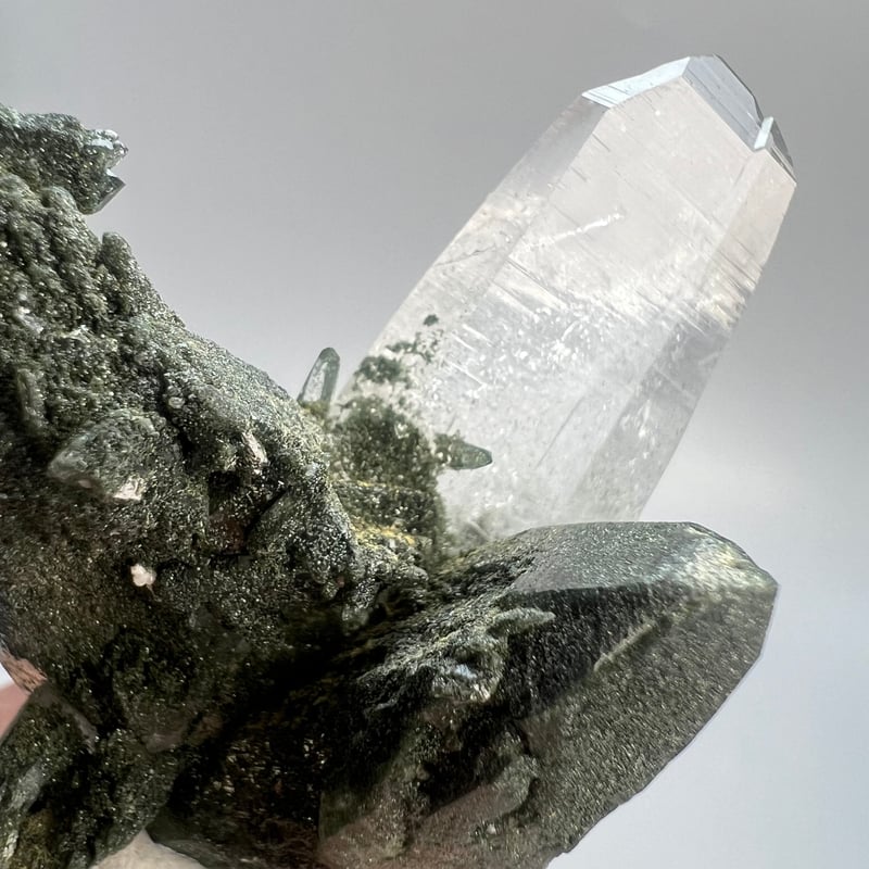 ガネッシュヒマール産 クローライトインクオーツ クラスター 【公式通販】