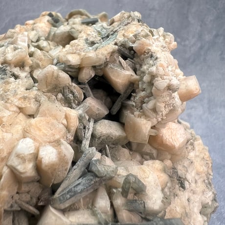 【大特価】ガネッシュヒマール産曹長石&クローライトイン天然ヒマラヤ水晶/Ganesh Himal Feldspar&Chlorite in Himalayan Quartz