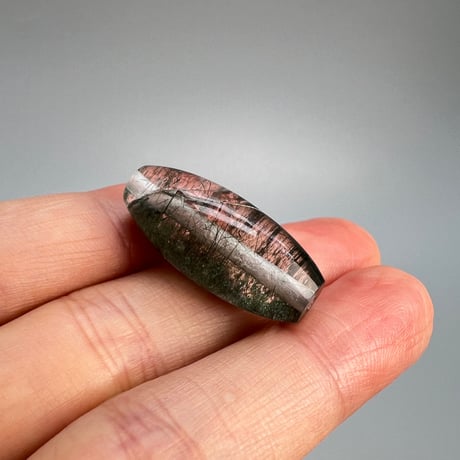 【ガネッシュヒマール産】アクチノライト&クローライトイン天然ヒマラヤ水晶 樽型ビーズ/Ganesh Himal Actinolite&Chlorite in Himalayan Quartz